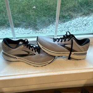 Brooks Adrenaline GTS 22’s